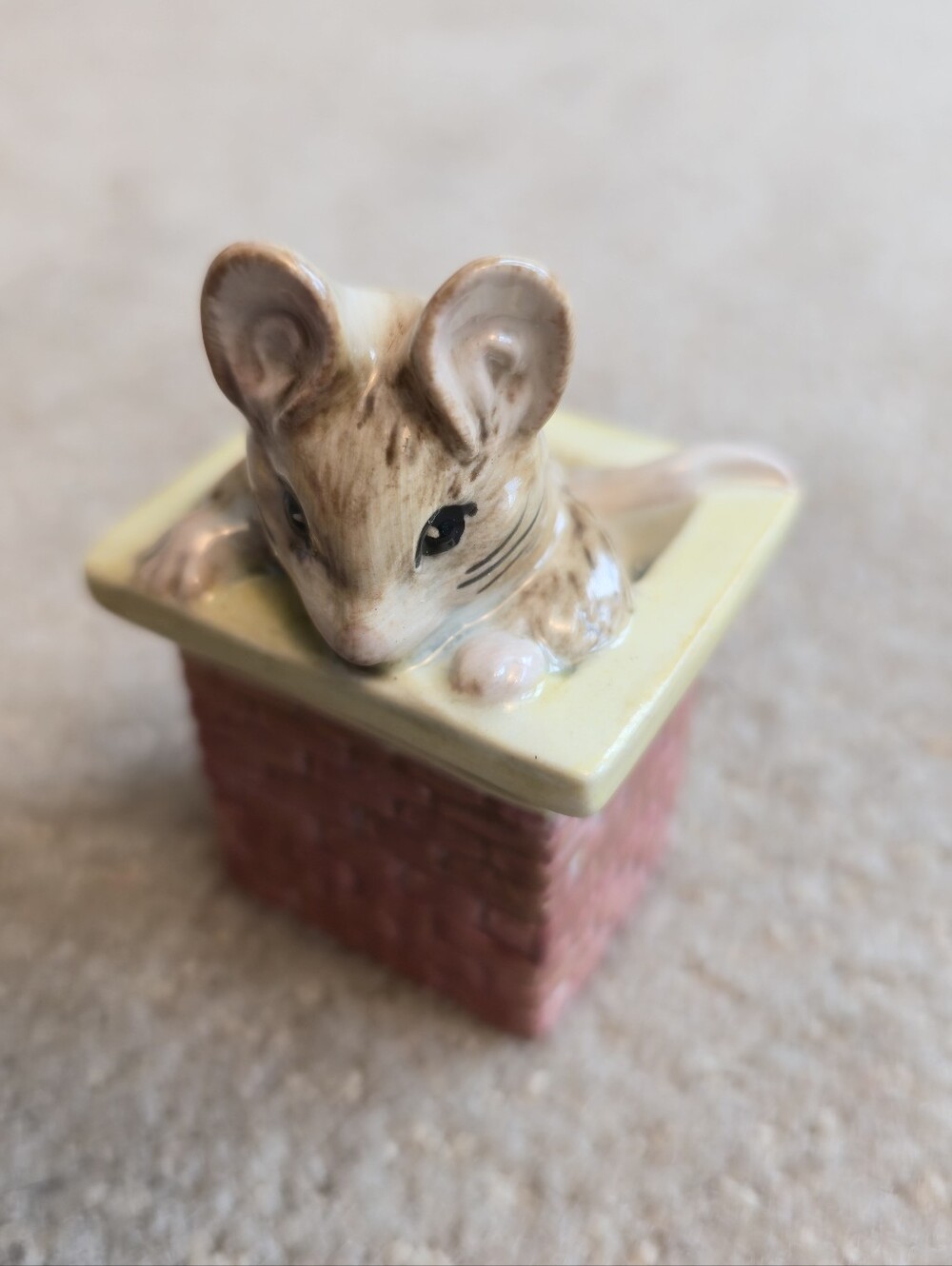 Royal Albert Tom Thumb Beatrix Potter Figurine Tan Mouse Chimney 1989